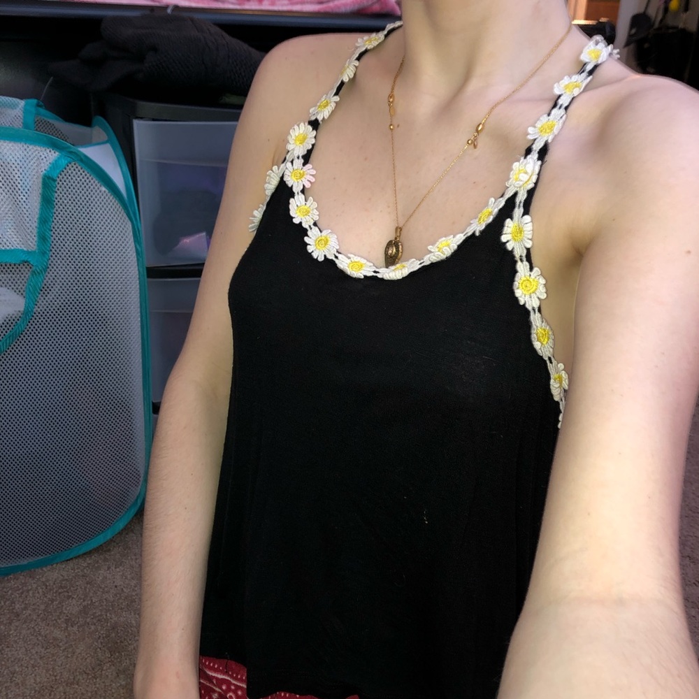 Daisy strap black tank top